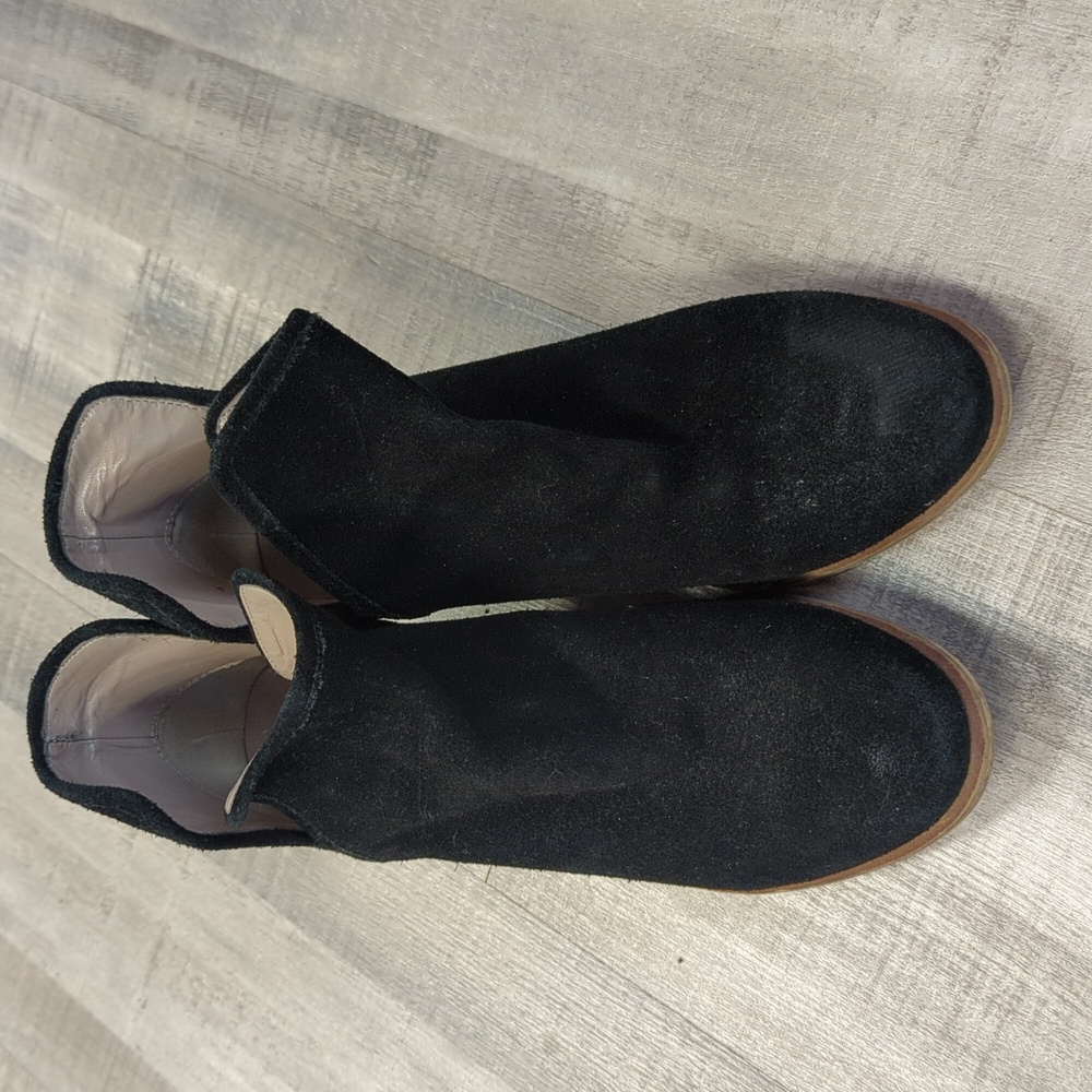 NWT black suede boots